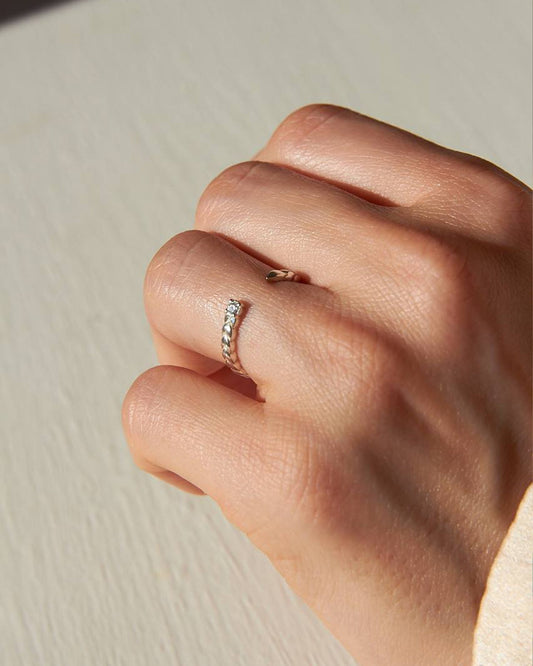 Gold Spikelets mini ring with diamond