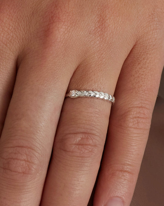 Gold Spikelets mini ring with diamond