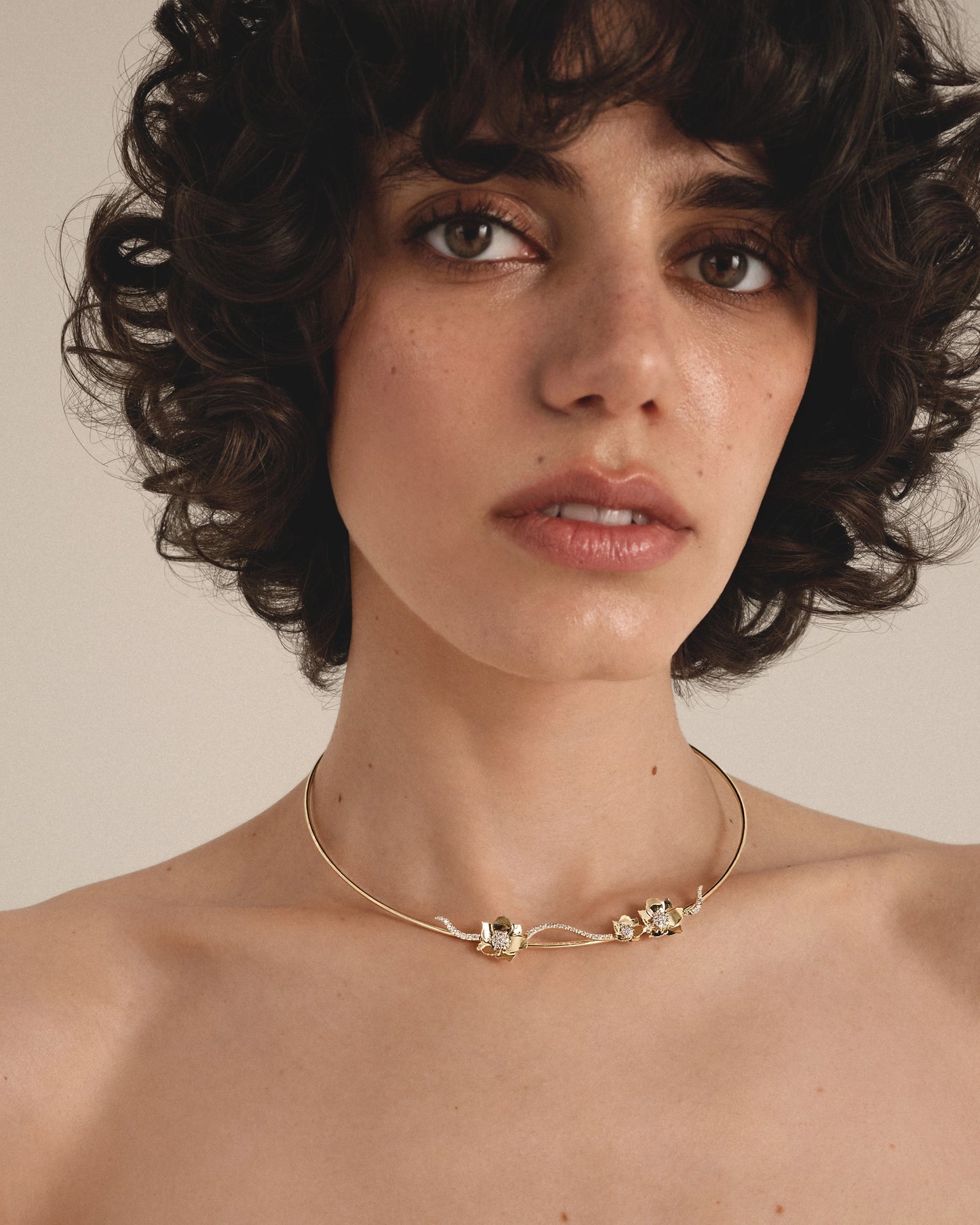 Gold choker Аnemone