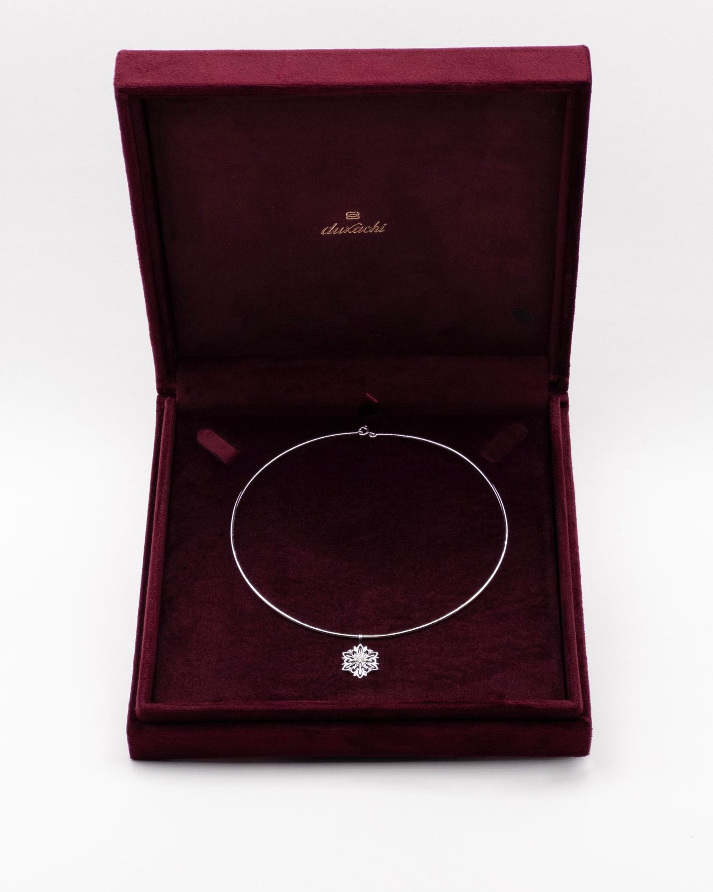 Gold choker Edelweiss with diamonds