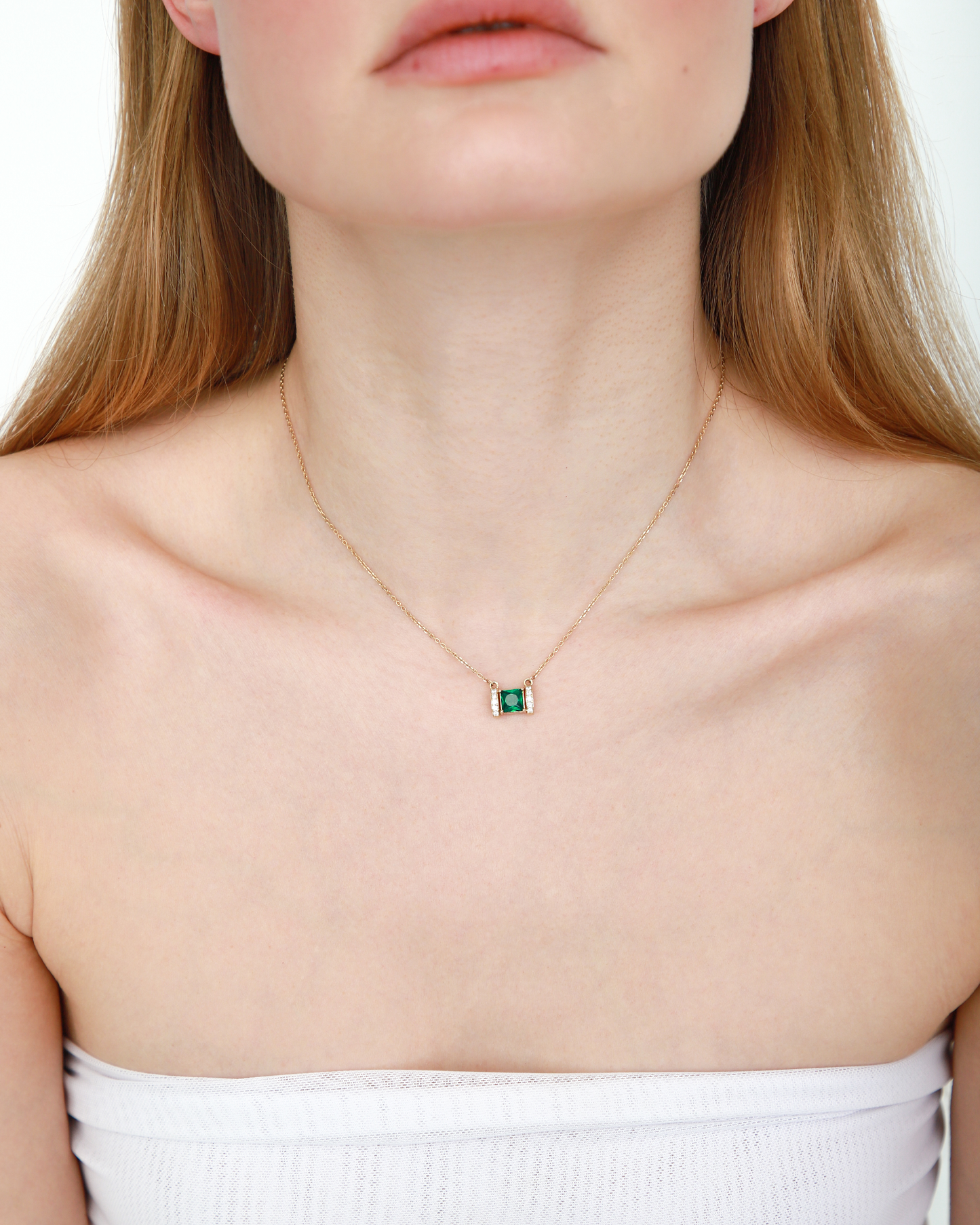 Gold pendant with emerald and diamonds "Esmeralda"